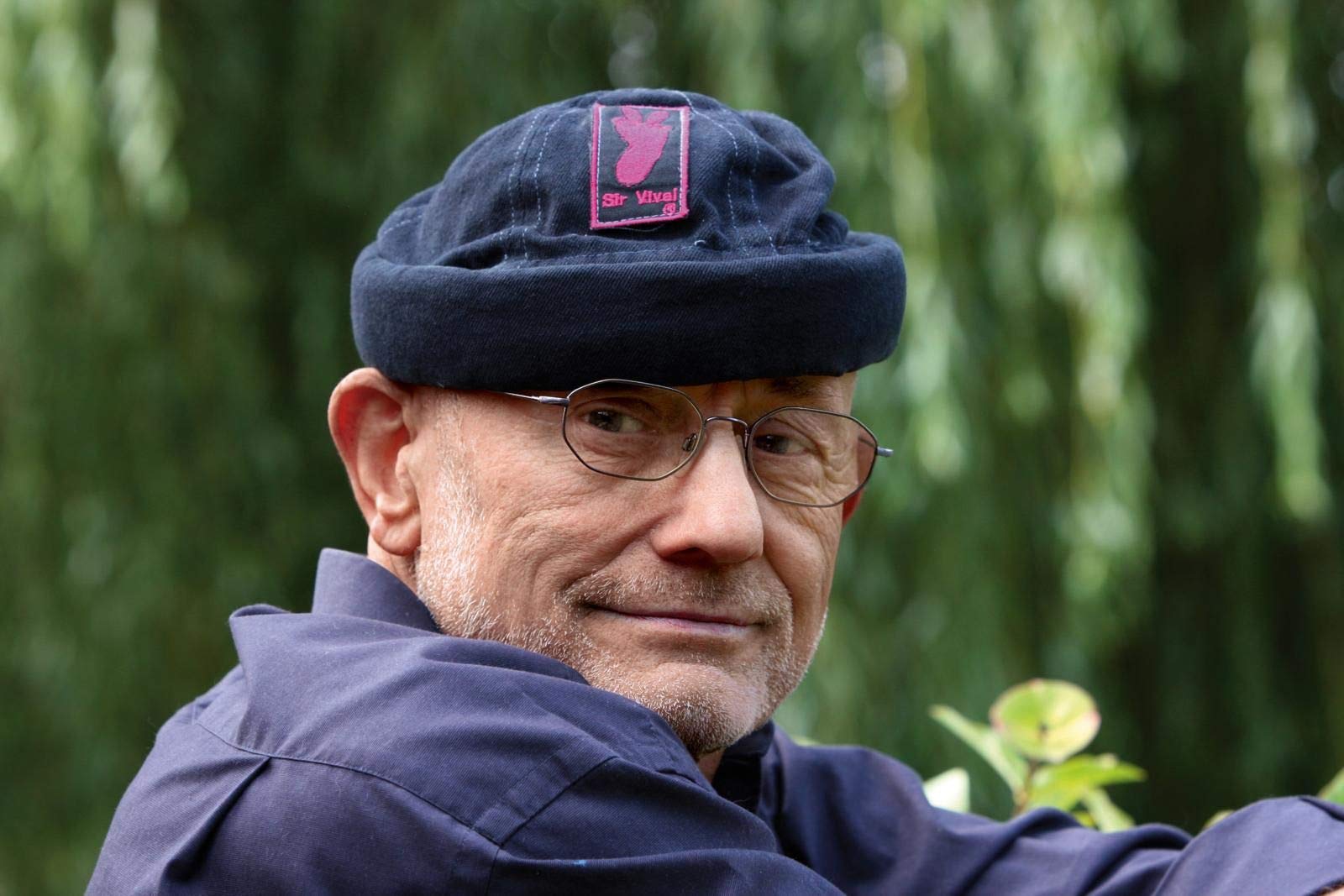 Rüdiger Nehberg mit Survival-Mütze