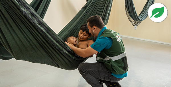 Eine medizinische Behandlung im Amazonasregenwald