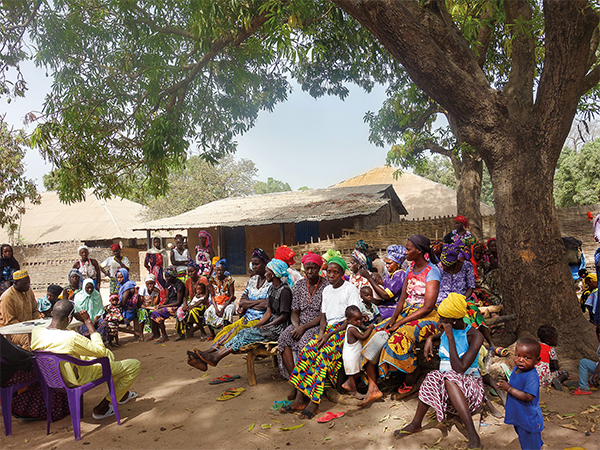 Versammlung im Dorf in Guinea-Bissau