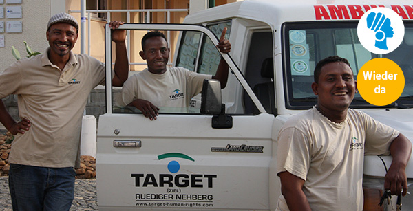 3 Männer am Ambulanzfahrzeug von TARGET