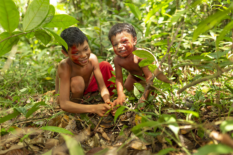 zwei Kinder der Waiapi im Jungle
