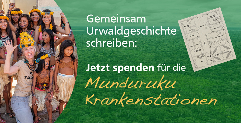 Annette aus dem TARGET-Vorstand mit den Munduruku - Gemeinsam Urwaldgeschichte schreiben - jetzt spenden für die Munduruku Krankenstationen