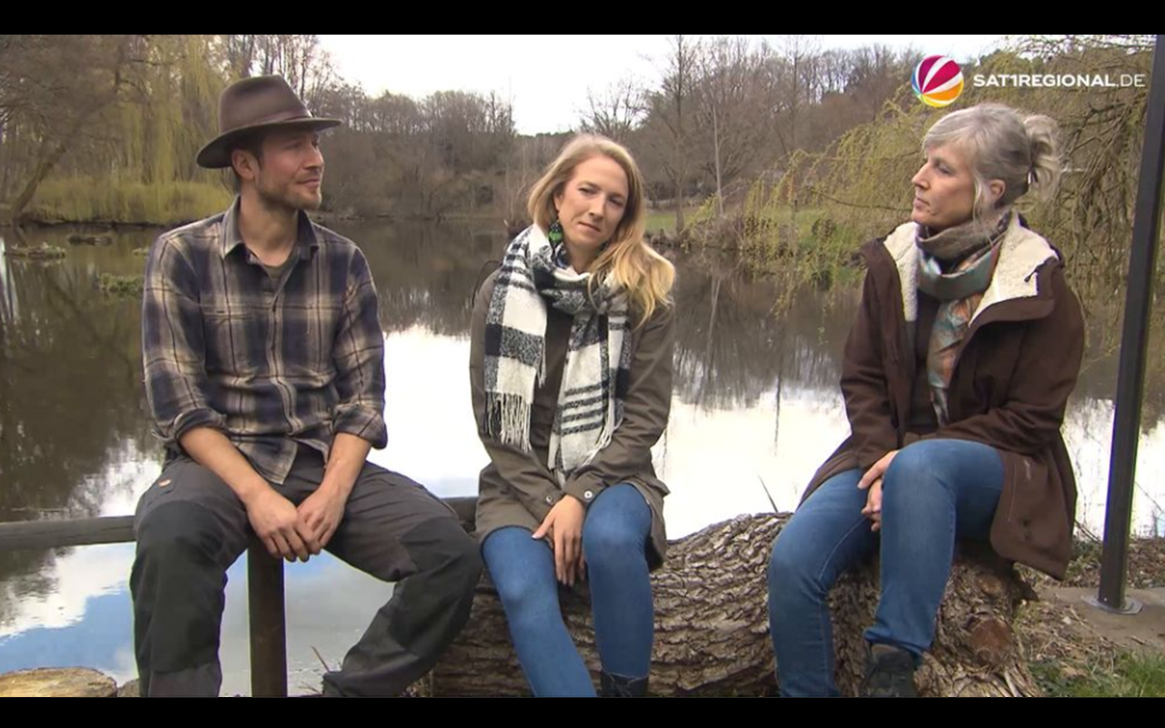 Roman Weber, Sophie Weber und Annette Nehberg-Weber vor See