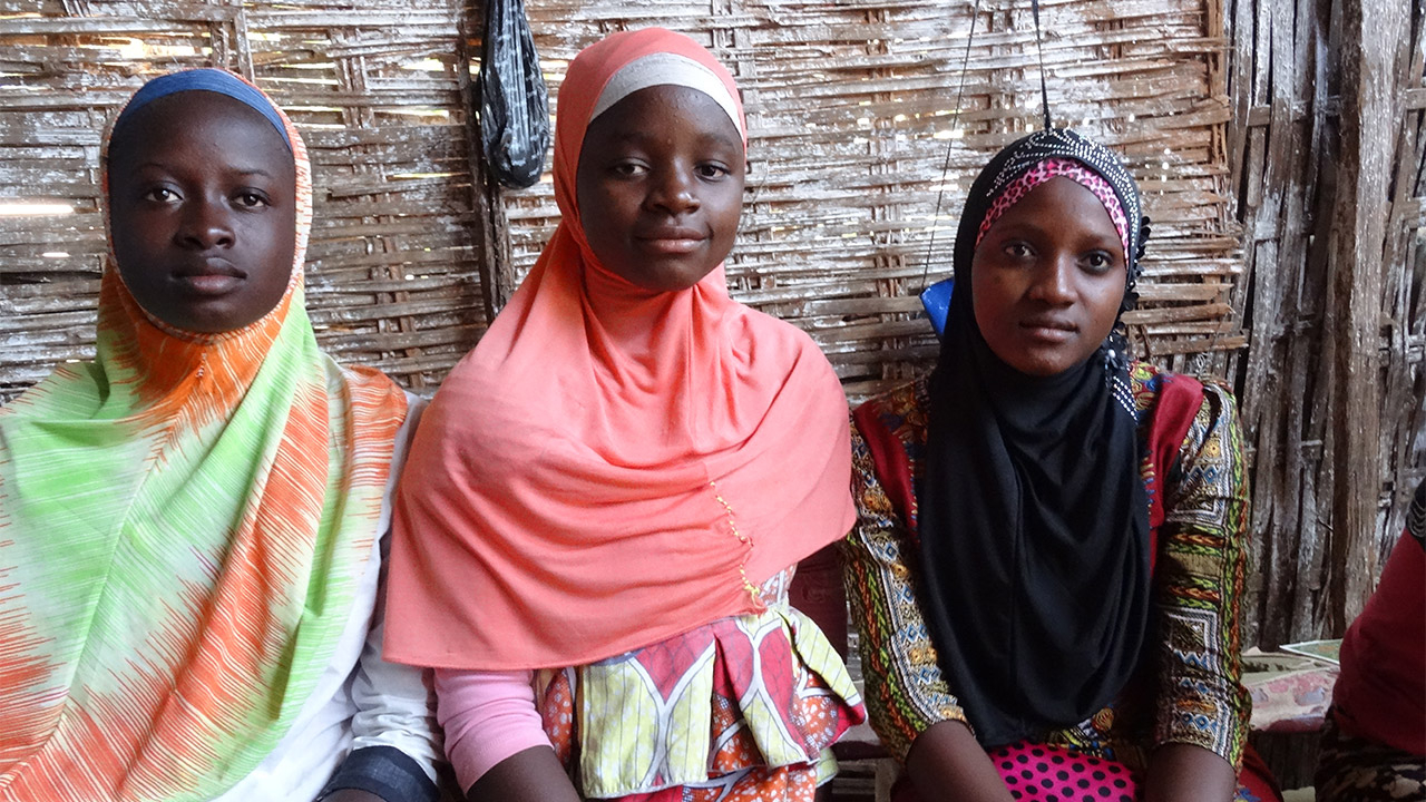 Mädchen aus Guinea-Bissau freuen sich, dass Ihnen endlich Gehör verschafft wird.