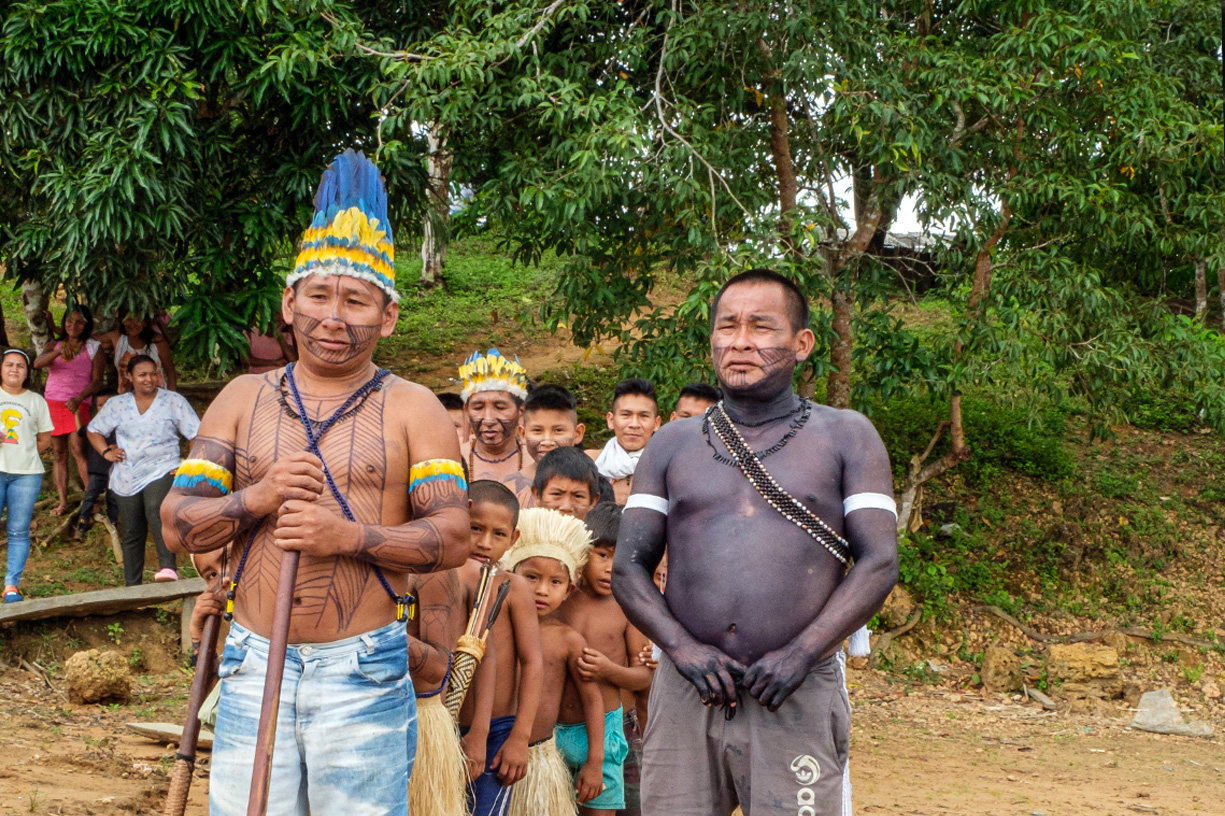 Munduruku mit traditionellem Schmuck und typischer Bemalung
