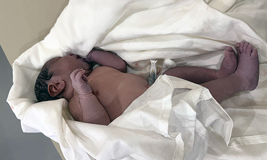 Erste Geburt in TARGETs Yanomami-Klinik – Baby-News aus dem Amazonasregenwald